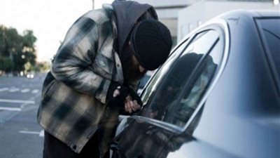 ضبط تشكيل عصابي سرق 37 ألف جنيه من سيارة في التجمع