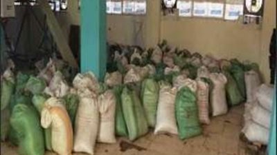 ضبط أكثر من 31 طن أعلاف حيوانية مغشوشة داخل مصنعين ومخزن بالقليوبية (صور)