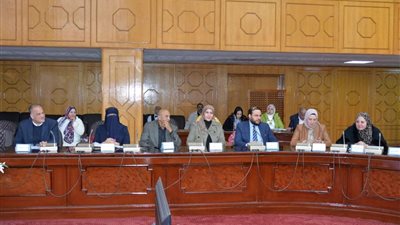 محافظ الإسماعيلية يستعرض جهود المجلس القومي للسكان بالإسماعيلية