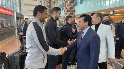 وزير الرياضة يودع بعثة منتخب اليد قبل الطيران إلى رومانيا