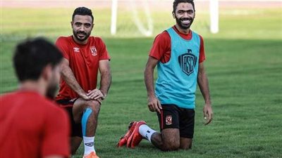 شاهد.. نجم الأهلي يؤازر الفريق قبل لقاء الاتحاد
