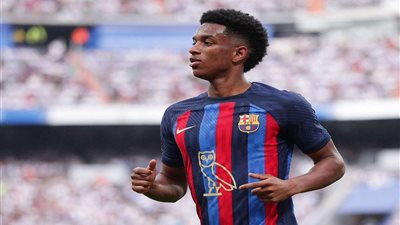 أليخاندرو بالدي يعلن موقفه من الاستمرار مع برشلونة