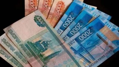 قرار بوتين يوجه ضربة قوية لـ الروبل الروسي