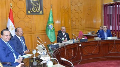 محافظة الإسماعيلية يستقبل لجنة الصحة والسكان بمجلس الشيوخ