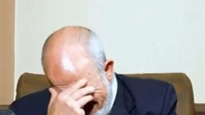 بالفيديو.. طردوه واتهموه بالجنون أب ينهار على الهواء بسبب أبنائه