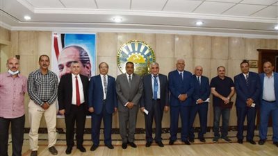 محافظ مطروح يبحث سبل تنمية القطاع الزراعي بالتعاون مع 