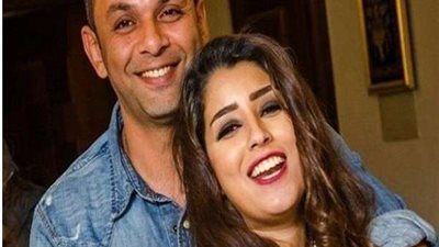 آيتن عامر وزوجها يخطفان الأنظار بإطلالة رومانسية ساحرة.. شاهد