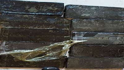 القبض على عاطل وربة منزل بتهمة الاتجار بالمواد المخدرة