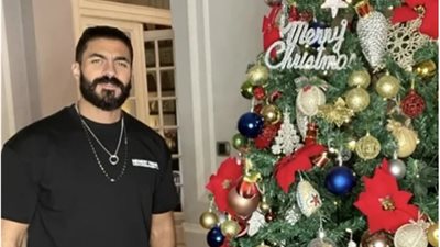 مع شجرة الكريسماس.. خالد سليم يحتفل برأس السنة في أحدث ظهور له