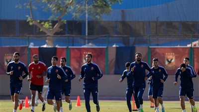 استعدادًا لمباراة بيراميدز.. الأهلي يواصل تدريباته صباح اليوم
