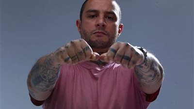 أحمد الفيشاوي يشوق جمهوره لأغنيته الجديدة 