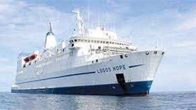 أكبر مكتبة عائمة ترسو في ميناء بورسعيد|تفاصيل