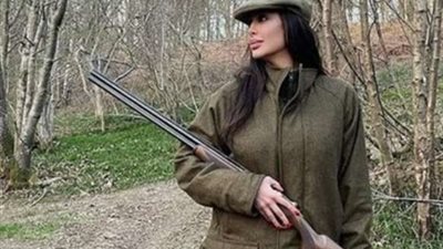 شاهد.. ياسمين صبري في رحلة صيد برفقة كلبها