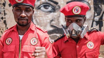 سرقوا أسلحة الحراس... هروب مئات القتلة واللصوص والمغتصبين من سجن في أوغندا