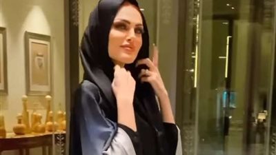 إطلالة الراقية.. دارين حداد تفاجئ جمهورها بالحجاب