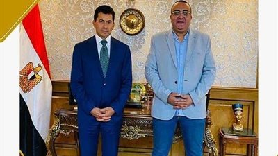 عضو مجلس الشيوخ عن تنسيقية الأحزاب يلتقي بوزير الرياضة لبحث تطوير مراكز الشباب