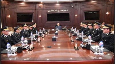 وزير الداخلية يستعرض مع مساعديه خطة تأمين أعياد المسيحيين ورأس السنة