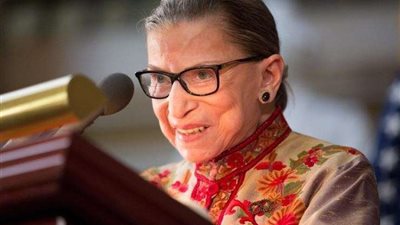 وفاة قاضية المحكمة العليا الأمريكية روث بادر جينسبيرج عن 87 عاما