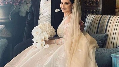 شاهد.. الإطلالة الأولى لـ ديانا كرزون بصحبة زوجها في شهر العسل