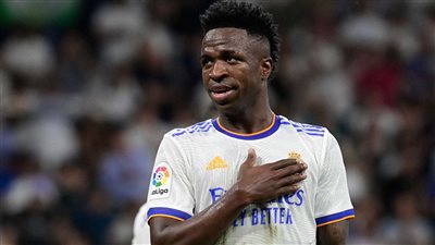 بعد تعرض فينيسيوس للعنصرية.. بلد الوليد يتضامن مع اللاعب ضد جماهيره