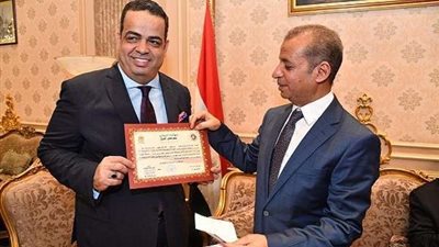 عصام هلال يعلن إنهاء إجراءات استخراج 