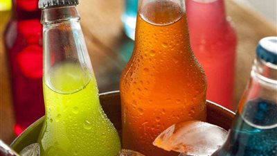 أضرار تصيب الجسم عند تناول المشروبات الغازية بانتظام