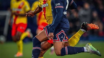 الدوري الفرنسي.. لانس يتقدم علي باريس في الشوط الاول