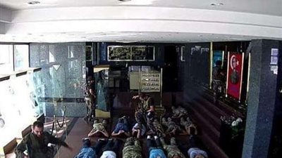 تعذيب ألفي محتجز.. وثائق رسمية تكشف هوية 