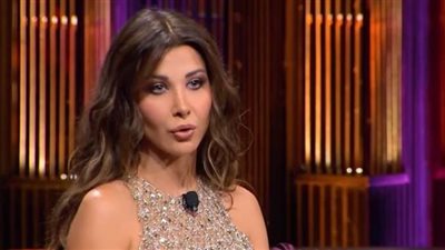 نانسي عجرم تروي قصة معجب كسر قدميه من أجل صورة معها | فيديو