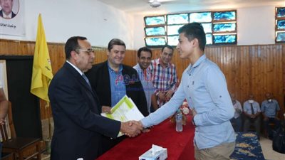 محافظ شمال سيناء يكرم أوائل الشهادات العامة والأزهرية