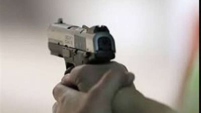 بسبب إجراءات الطلاق.. رجل يطلق النار على زوجته أمام الناس