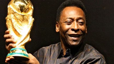 توافد الجماهير البرازيلية إلى فيلا بيلميرو لتوديع الأسطورة بيليه الوداع الأخير