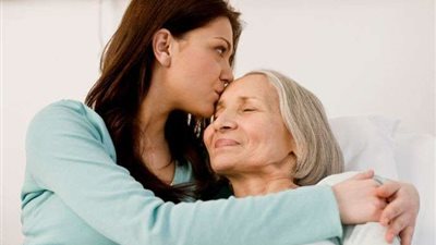 أستاذ طب نفسي يكشف أسباب الإصابة بالزهايمر.. فيديو