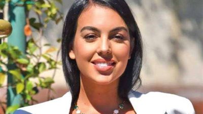 بالعباية السوداء.. أحدث ظهور لجورجينا بعد انتقالها للسعودية