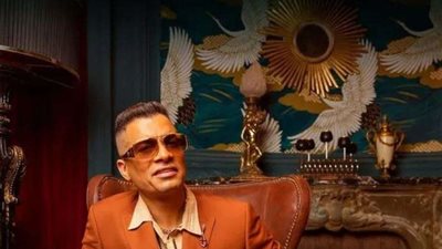 علي متن طائرة.. صدفة تجمع حسن شاكوش و وائل جسار