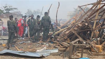 مقتل 15 شخصا وإصابة آخرون في تفجيرين انتحاريين بالصومال