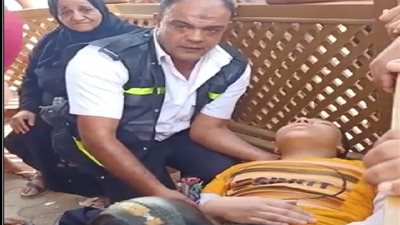 فتاة تلقى بنفسها فى البحر وأمين شرطة ينقذها.. فيديو