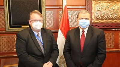 وزير القوى العاملة يطالب 