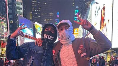 حكيمي ومبابي لاعبا باريس سان جيرمان يتخفيان أثناء التجول في شوارع نيويورك