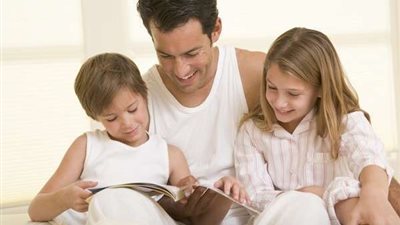 فرنسا تكرم دور الأب بعد سنوات من المعاناة