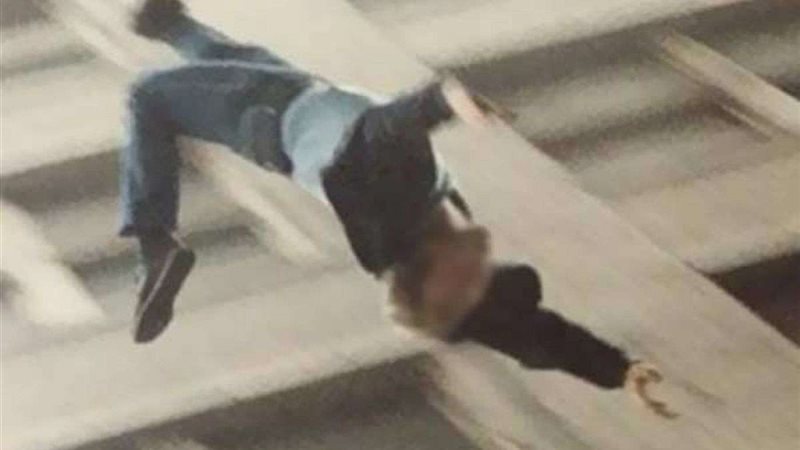 سقوط شخص