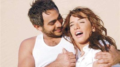 زينة ترقص على أنغام 