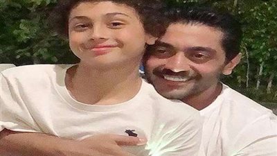 مفاجأة.. أحمد فلوكس يعود لزوجته الأولى بعد سنوات من الانفصال (صور)