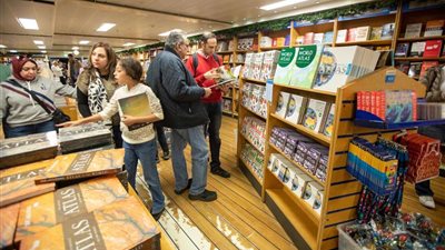 سفينة الكتب تستقبل قرابة 6 آلاف زائر من أبناء بورسعيد وزائريها