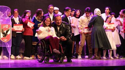 مجلس إدارة الأهلي على رأس الحضور للعرض المسرحي لفريق ذوي الهمم بالنادي