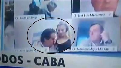 فضيحة عبر الفيديو كونفرانس.. نائب برلماني يقبل صدر امرأة بالأرجنتين