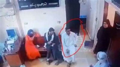 رجل يصطحب زوجته للطبيب فـ يلفظ أنفاسه الأخيرة بالعيادة