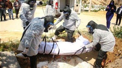 فيديو يحبس الأنفاس.. دفن جماعي لـ 7700 شخصا مصابين بـ فيروس كورونا