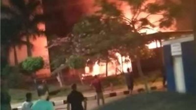 عــــــــاجــــــل .. حريق هائل في مبنى كلية التجارة بجامعة الزقازيق