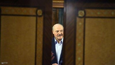 ماكرون يدعو رئيس دولة للتنحي عن السلطة